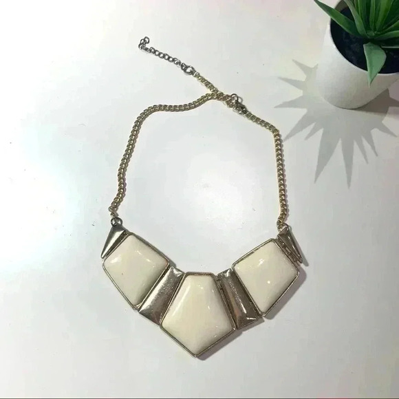 Jewelry - Gold and cream blocky statement necklace